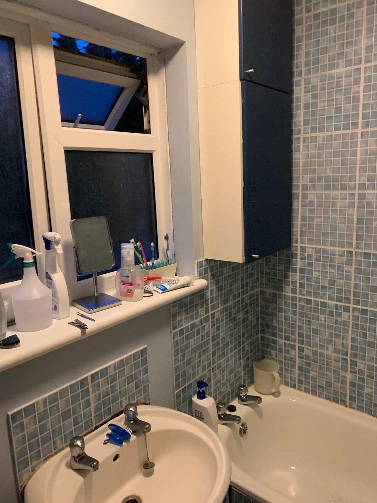 Dated bathroom before Graham's refit
